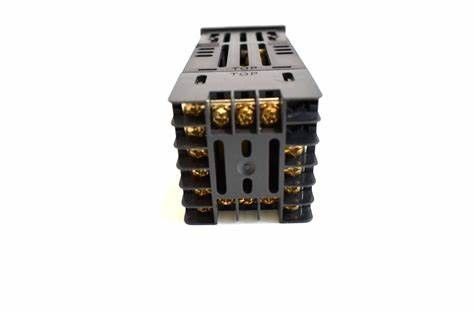 Honeywell DC120L-1-0-0-0-1-0-0-0 Контроллер температурного ограничения, универсальный вход, 1/16-DIN, выход ретранслятора