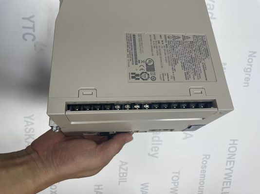 M12 Тип конструкции Yaskawa SGD7S-180A30B202 Аналоговое управление с расширенными функциями и рассеиванием мощности ≤ 0,7 Вт
