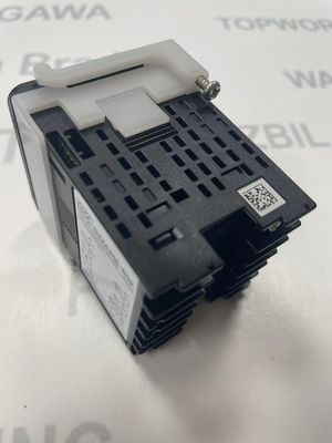 Omron E5CC-QX2A M-800 На панели установлен PID-регулятор температуры с 16 цифровыми выходами 0,4 кг