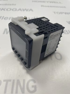 Omron E5CC-QX2A M-800 На панели установлен PID-регулятор температуры с 16 цифровыми выходами 0,4 кг