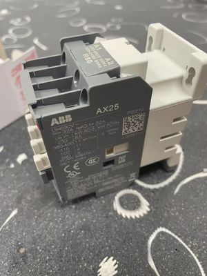 Контактник ABB AX25-30-10-80 AC однополярный одноконтактный тип сигнала и класс защиты IP67 для долговечных характеристик