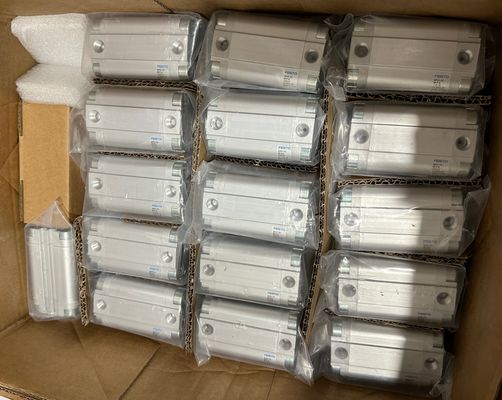 Цилиндр Festo Compact ADVU-32-30-P-A