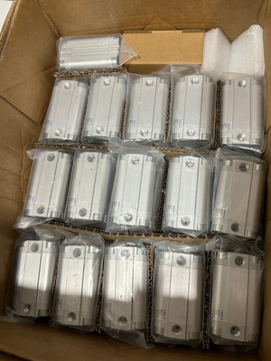 Цилиндр Festo Compact ADVU-32-40-P-A