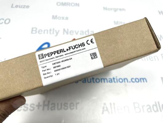 Диффузный фотоэлектрический датчик Pepperl+Fuchs OBT200-18GM-E4