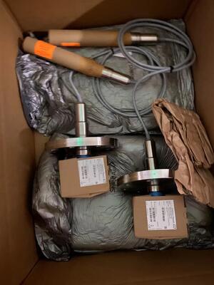 Endress Hauser FTM52-AAH2B4A32AA Высокоточный магнитостриктивный уровневой передатчик для управления промышленными процессами