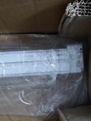 FESTO DGC-K-25-600-PPV-A Цилиндр пневматического привода с направляющими